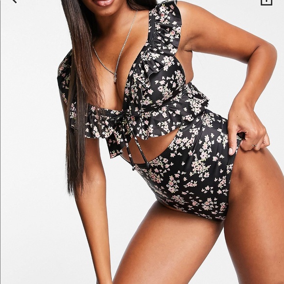 ASOS floral swimsuit with cut out - Picture 4 of 6